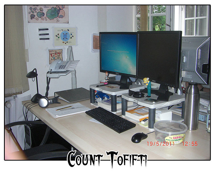 Arquivo:Tofifti desk.jpg